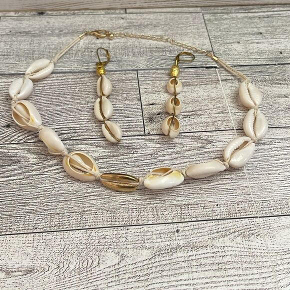 Shell Earring and Necklace Set - Picture 2 of 2